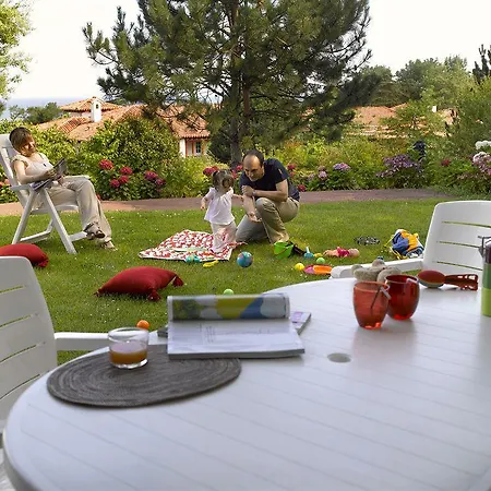 Pierre & Le Domaine De Bordaberry מלון דירות 4*