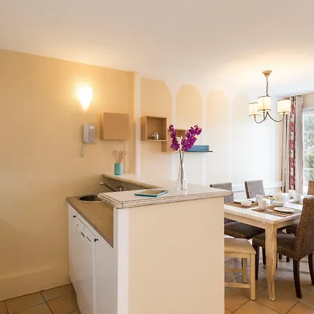 Hotel apartamentowy Pierre & Le Domaine De Bordaberry