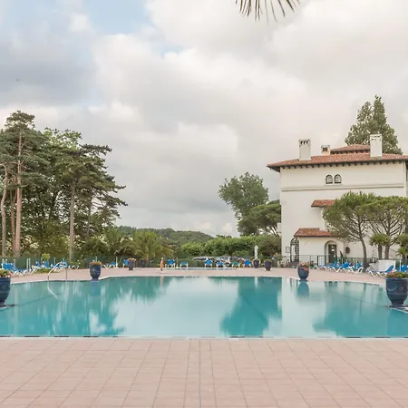 Pierre & Le Domaine De Bordaberry מלון דירות 4*