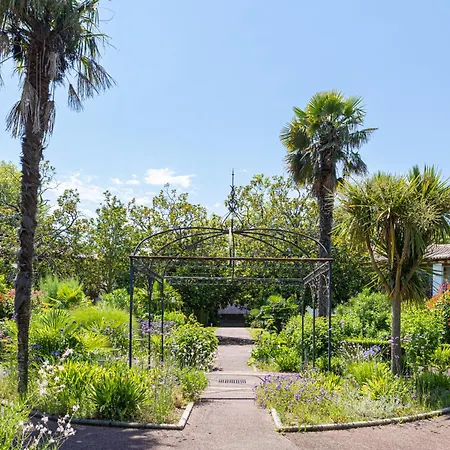Pierre & Le Domaine De Bordaberry מלון דירות 4*