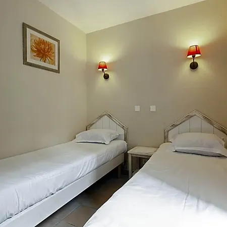 Pierre & Le Domaine De Bordaberry מלון דירות 4*