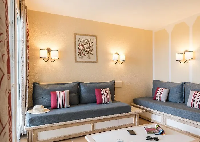 Pierre & Le Domaine De Bordaberry 4* يورونْيِ